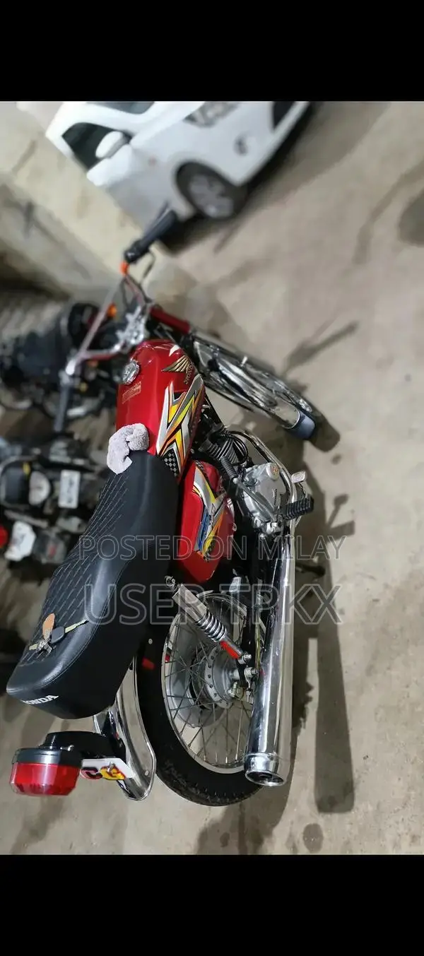 Honda CG 125 Motorcycle - 2018 Model Sporty Commuter Bike