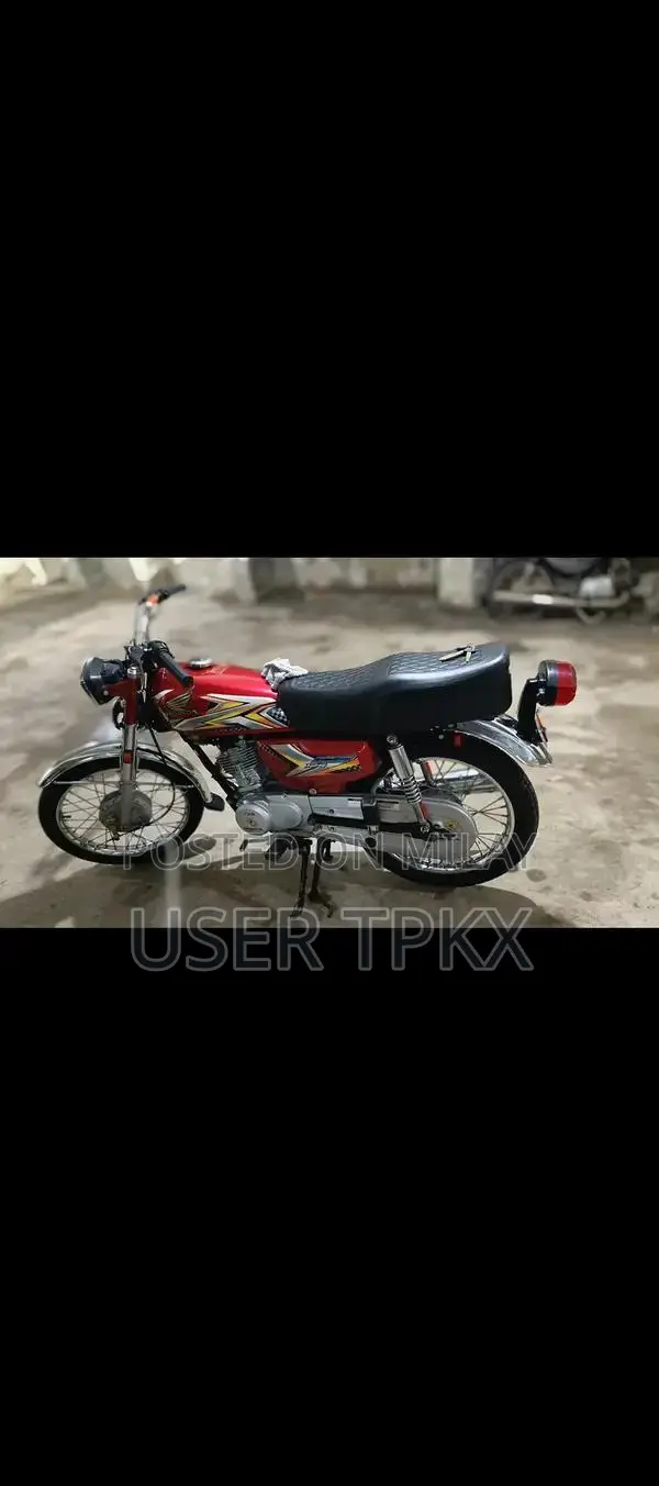 Honda CG 125 Motorcycle - 2018 Model Sporty Commuter Bike
