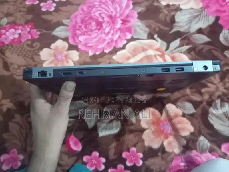 Dell Laptop Core i7 6th Gen 8GB RAM Fingerprint Reader