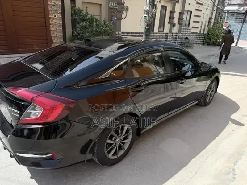 Honda Civic Oriel Sedan - 1.8L i-VTEC CVT Transmission