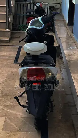 White Electric Bike with 50km Range and High Speed