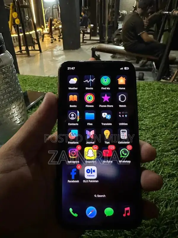 Apple iPhone XS 64GB Dual SIM Smartphone with Minor Wear