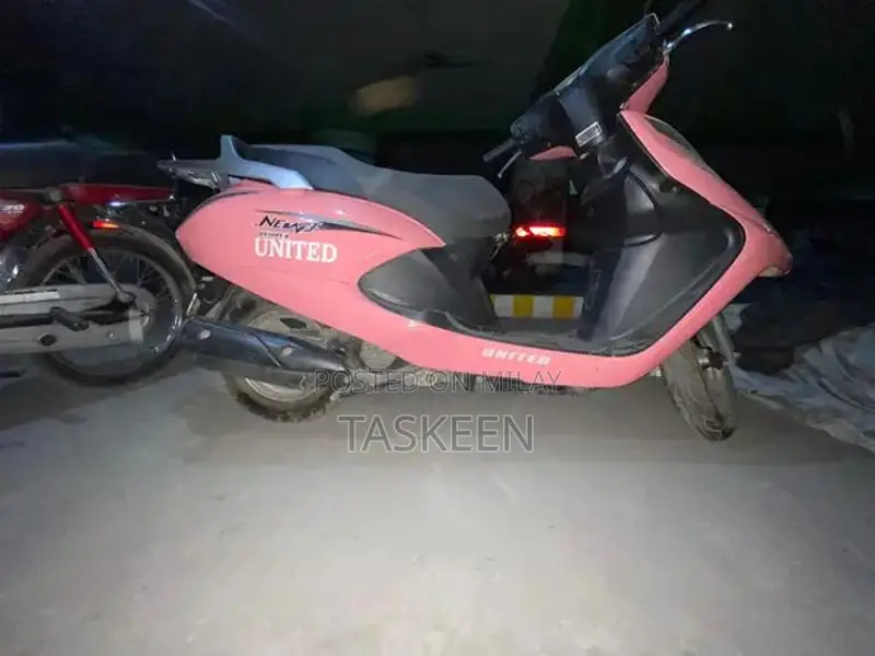 United Scooty 100 CC Petrol Scooter with Self Start