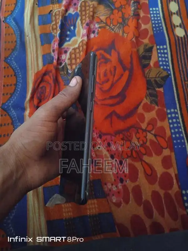 Samsung Galaxy S20 Ultra Smartphone - Partial Damage