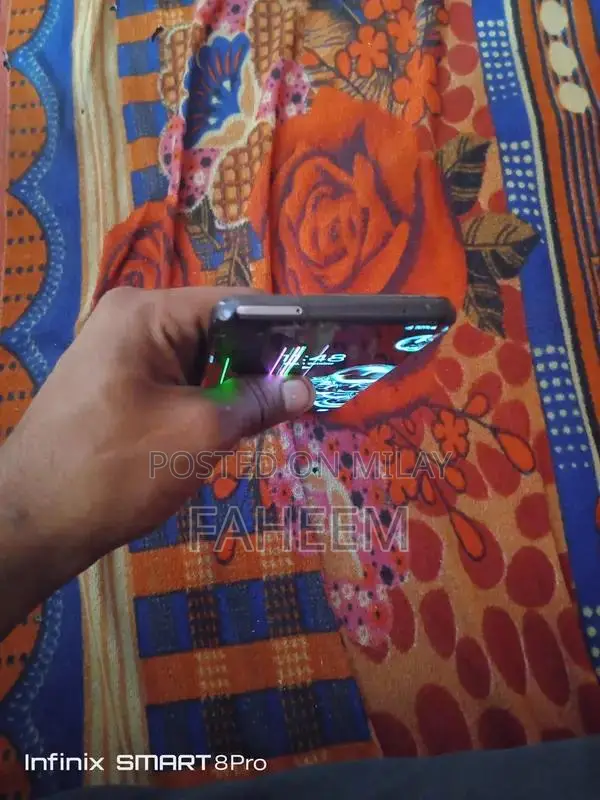 Samsung Galaxy S20 Ultra Smartphone - Partial Damage