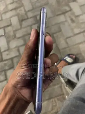 Apple iPhone 11 64GB Smartphone - Excellent Condition