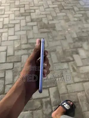 Apple iPhone 11 64GB Smartphone - Excellent Condition