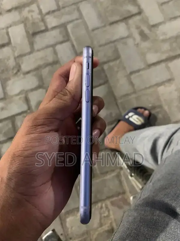 Apple iPhone 11 64GB Smartphone - Excellent Condition