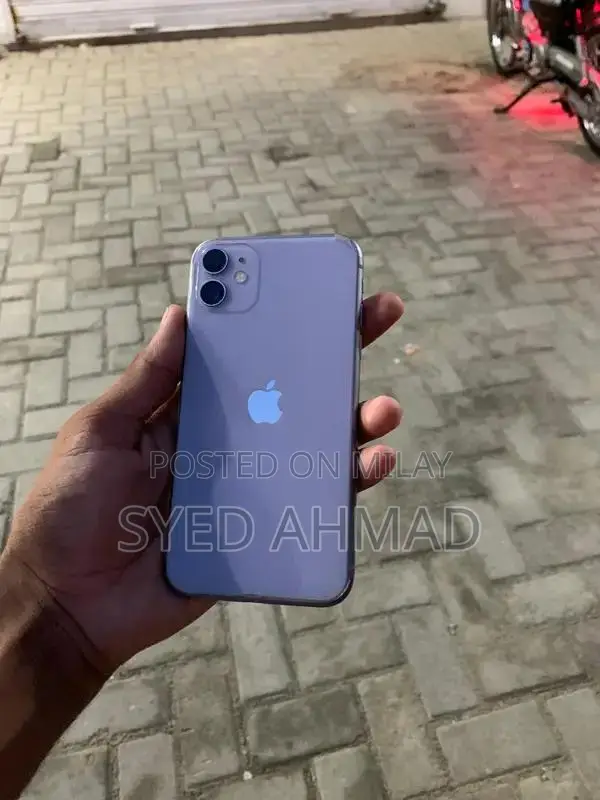 Apple iPhone 11 64GB Smartphone - Excellent Condition