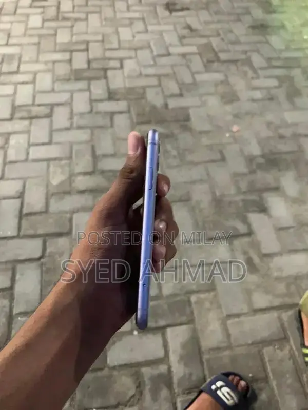 Apple iPhone 11 64GB Smartphone - Excellent Condition