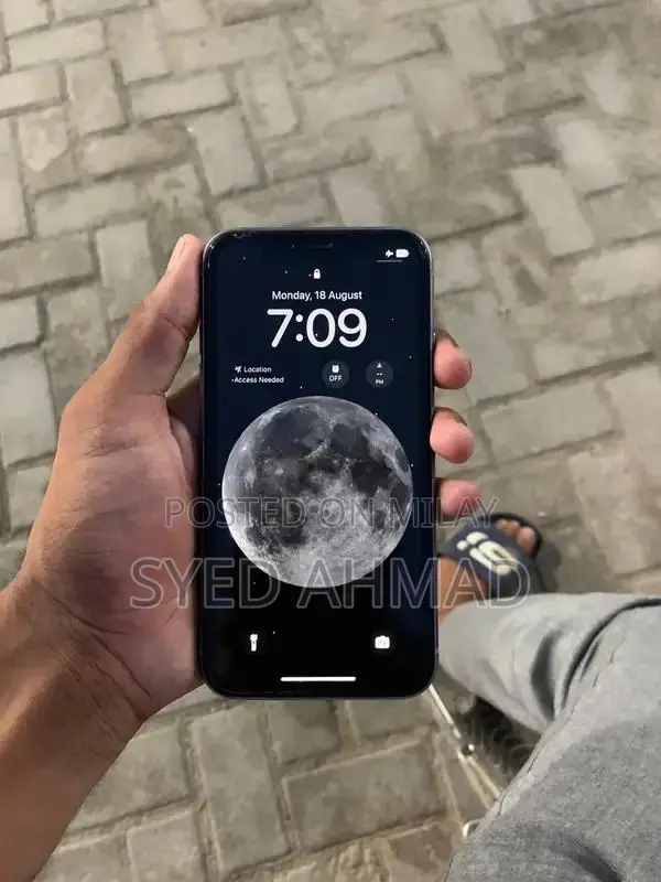 Apple iPhone 11 64GB Smartphone - Excellent Condition