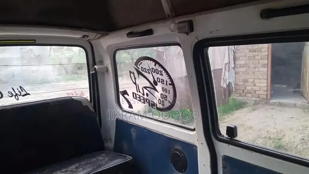 Carry Bolan 2015 White Cargo Van - Excellent Condition