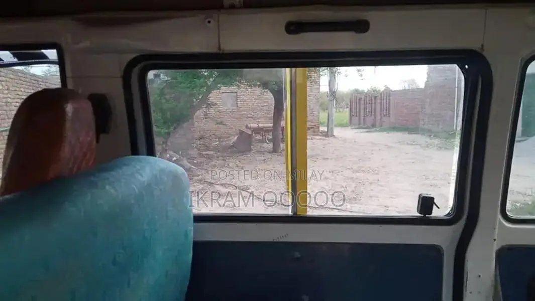 Carry Bolan 2015 White Cargo Van - Excellent Condition