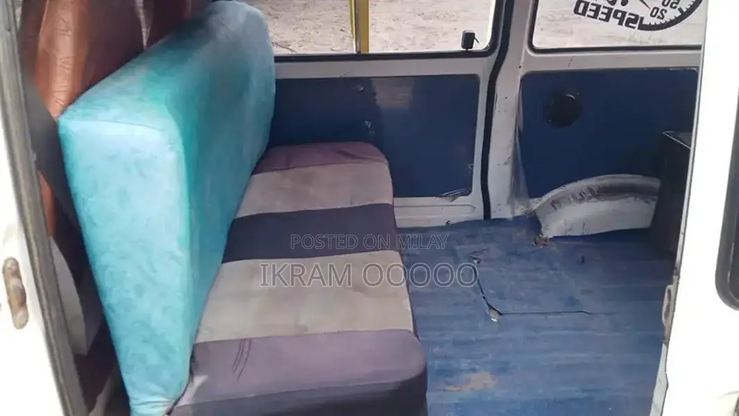 Carry Bolan 2015 White Cargo Van - Excellent Condition