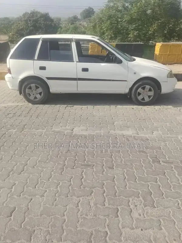 Suzuki Cultus Compact Sedan - Reliable Urban Vehicle
