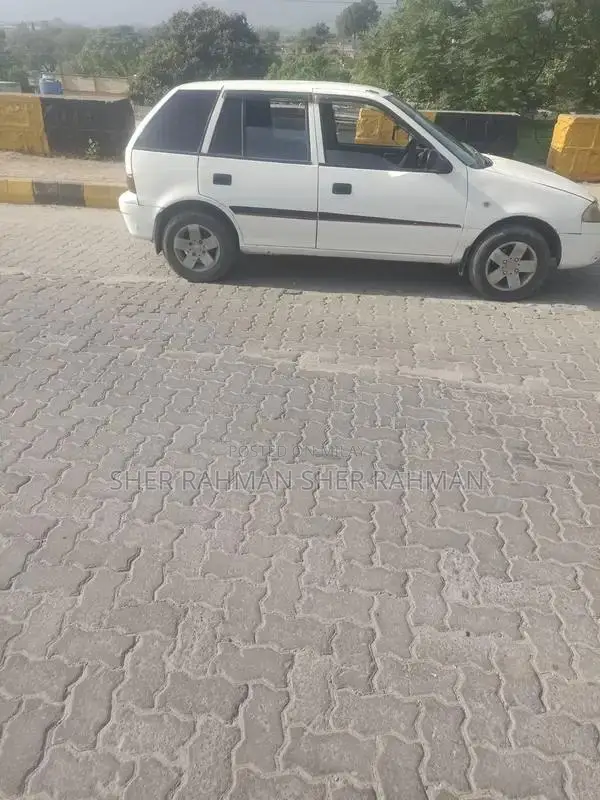 Suzuki Cultus Compact Sedan - Reliable Urban Vehicle