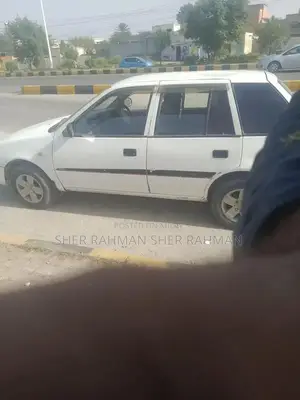 Suzuki Cultus Compact Sedan - Reliable Urban Vehicle