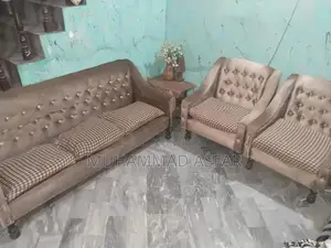 Photo - Deyar Wood 5 Seater Sofa Set in Premium Condition