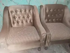 Deyar Wood 5 Seater Sofa Set in Premium Condition