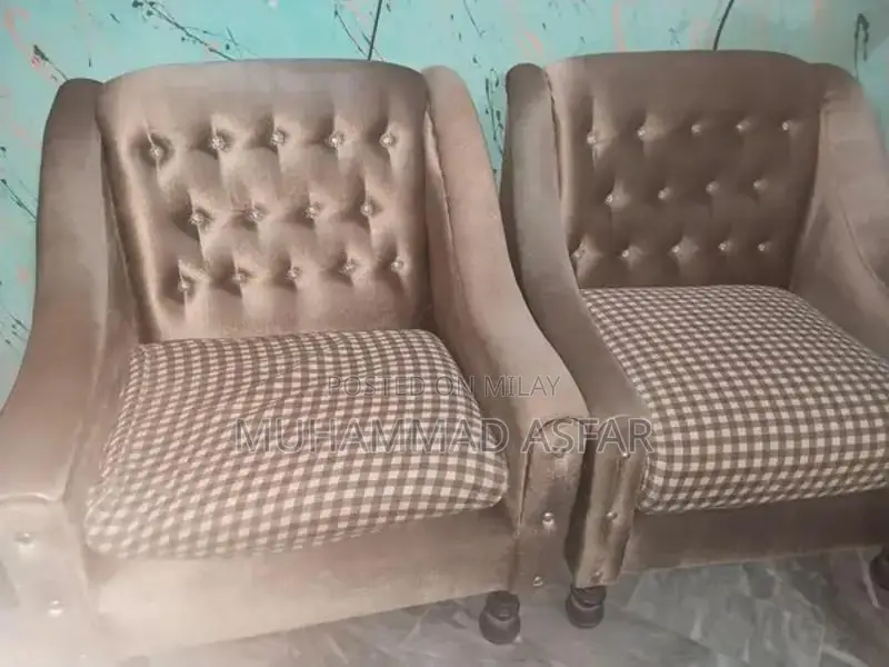 Deyar Wood 5 Seater Sofa Set in Premium Condition
