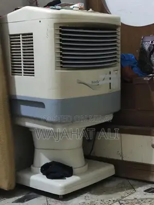 Photo - Compact Room Humidifier with Multiple Features