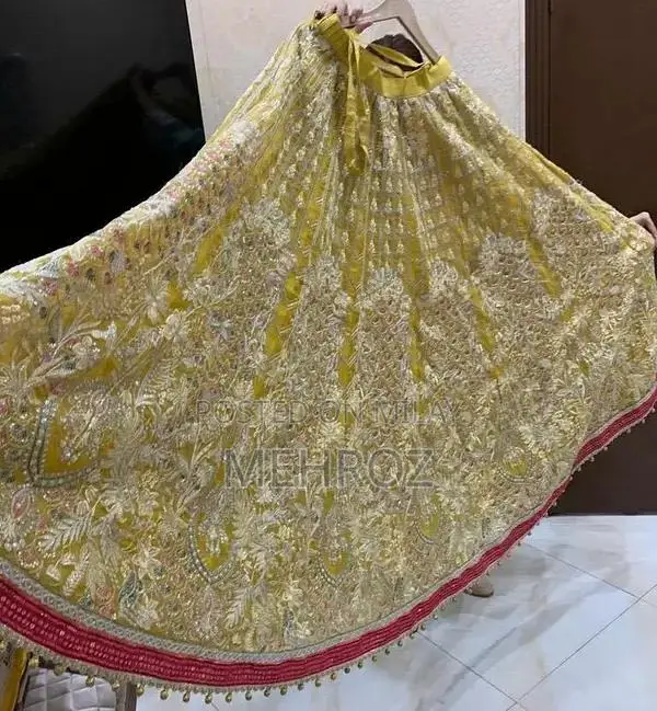 Erum Khan Mehndi Dress - 4-Piece Traditional Lehnga Set