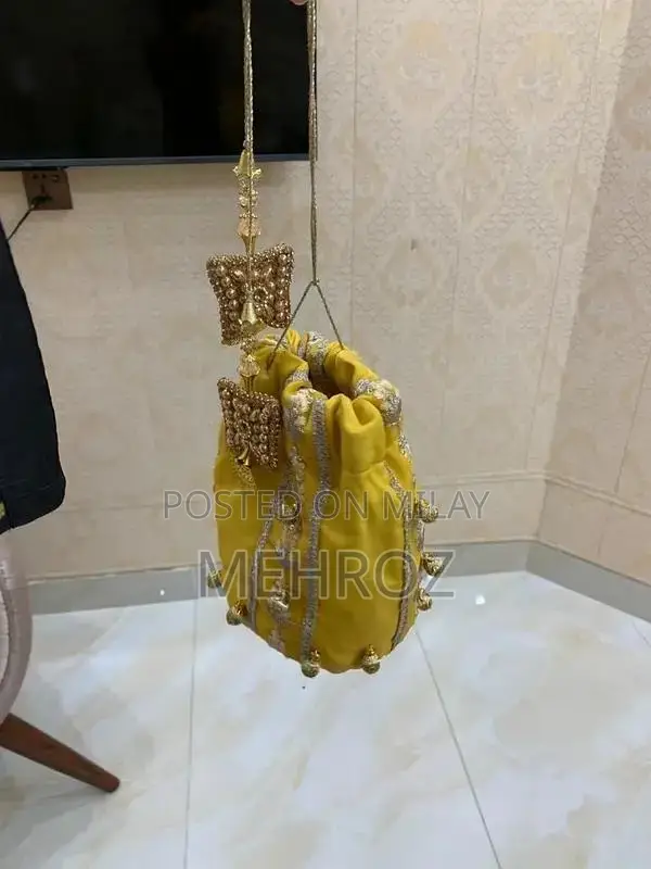 Erum Khan Mehndi Dress - 4-Piece Traditional Lehnga Set