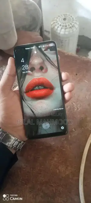 OPPO Slim Smartphone with Modern Features