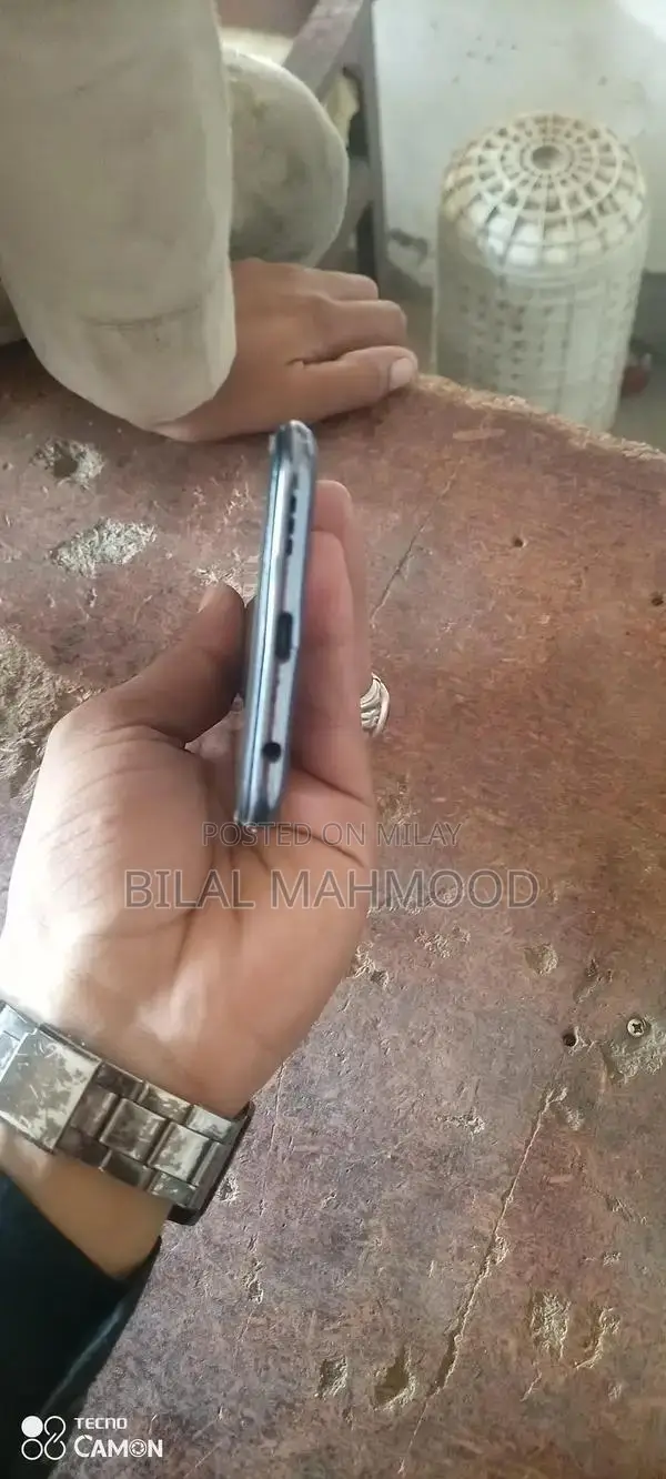 OPPO Slim Smartphone with Modern Features