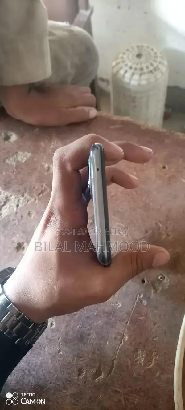 OPPO Slim Smartphone with Modern Features