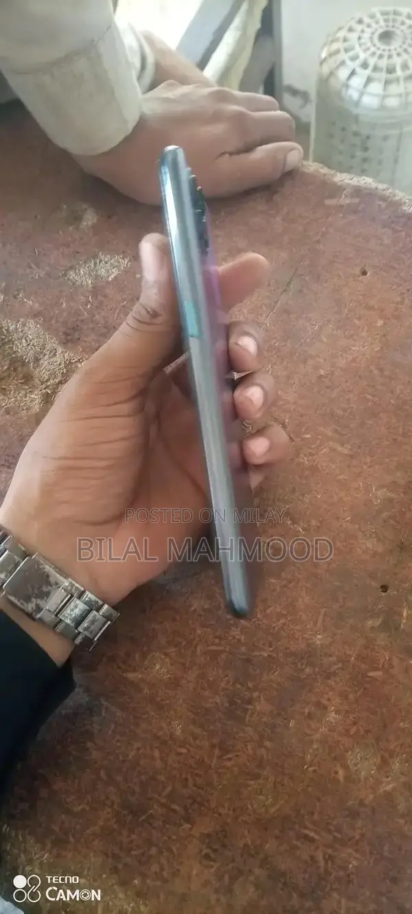 OPPO Slim Smartphone with Modern Features