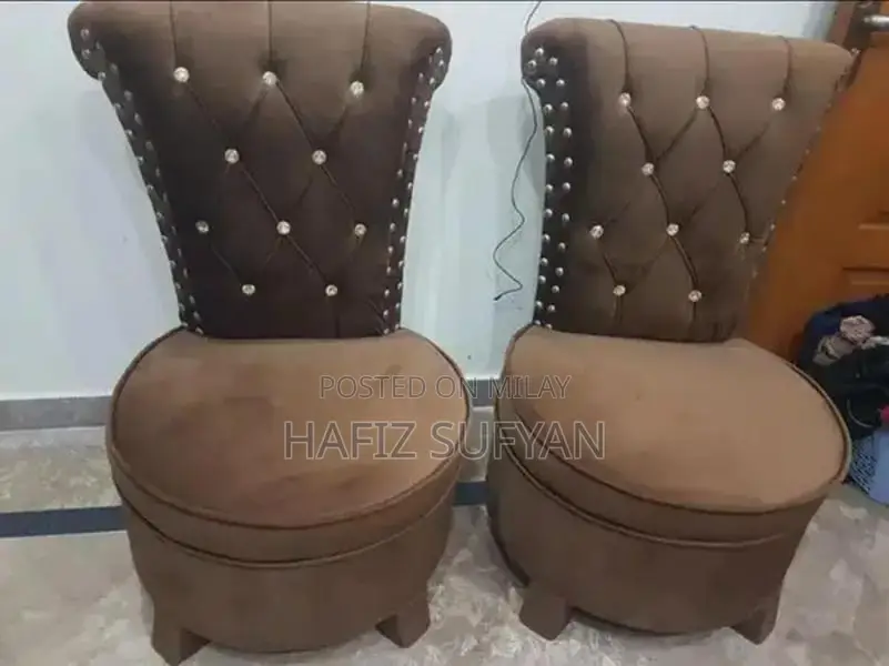 Comfortable Bedroom Accent Chair - Stylish Home Furniture