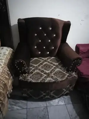 Photo - Spacious 5-Seater Sofa - Excellent Condition