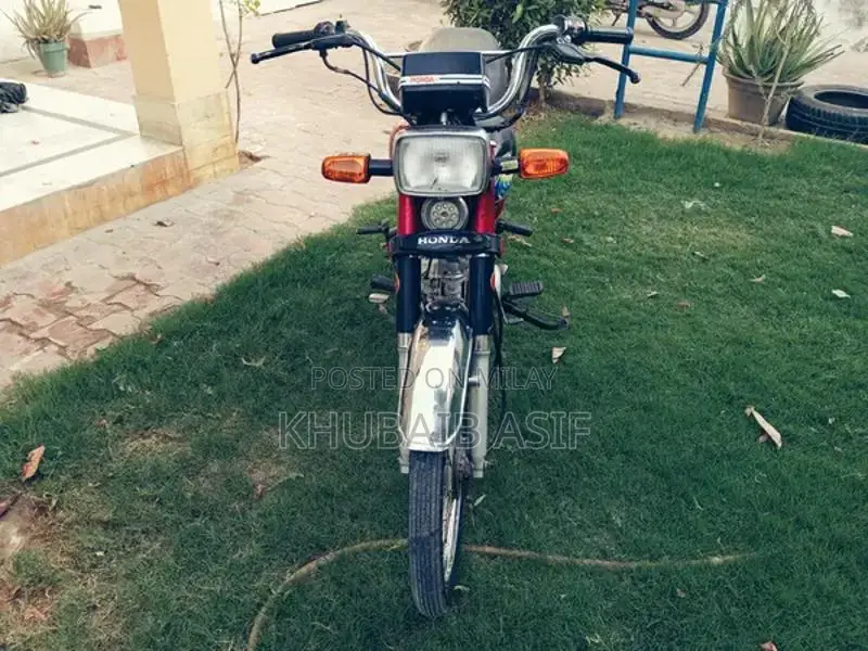 Honda CD 70 Motorcycle - Reliable Urban Commuter