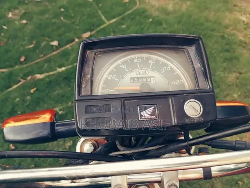 Honda CD 70 Motorcycle - Reliable Urban Commuter