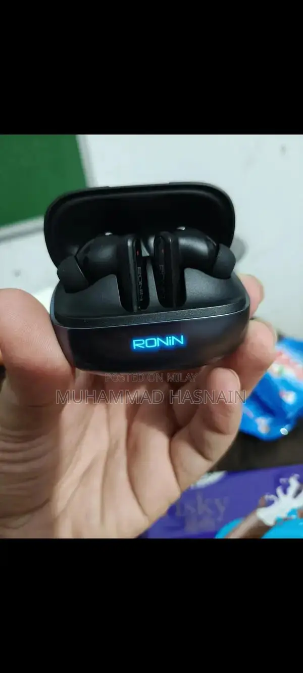 Ronin Vox Wireless Earbuds with Impressive Bass Performance