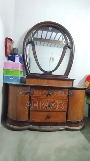 Elegant Wooden Dressing Table with High-Quality Finish