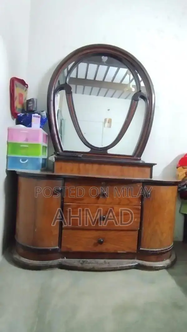 Elegant Wooden Dressing Table with High-Quality Finish