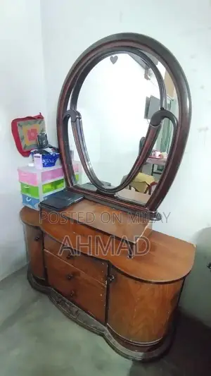 Elegant Wooden Dressing Table with High-Quality Finish