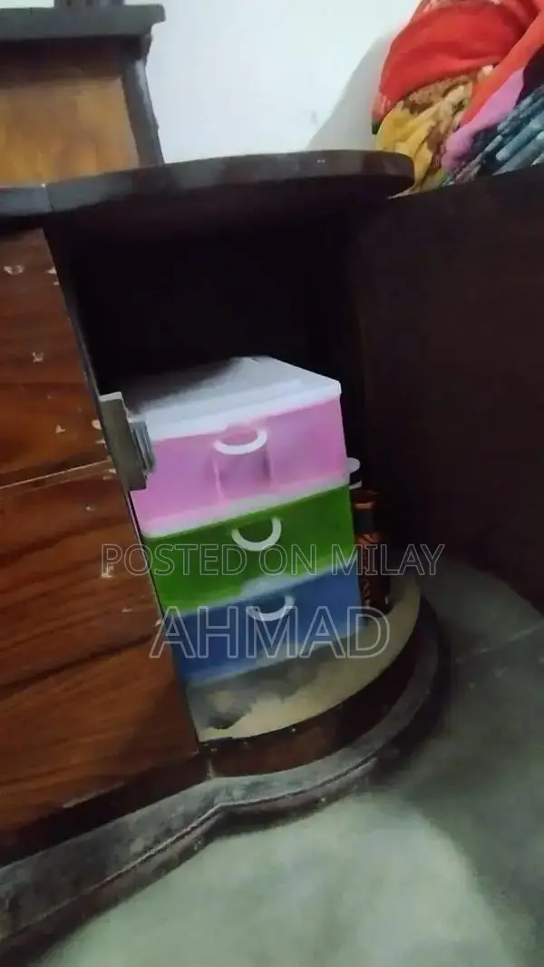 Elegant Wooden Dressing Table with High-Quality Finish