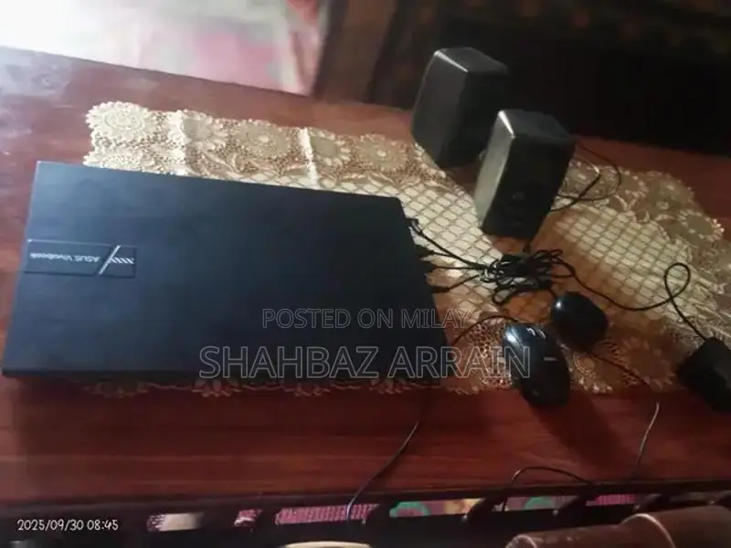 Asus VivoBook Laptop - Ultra-Portable Slim Design