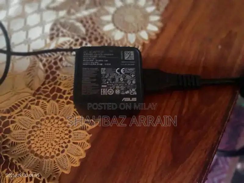 Asus VivoBook Laptop - Ultra-Portable Slim Design