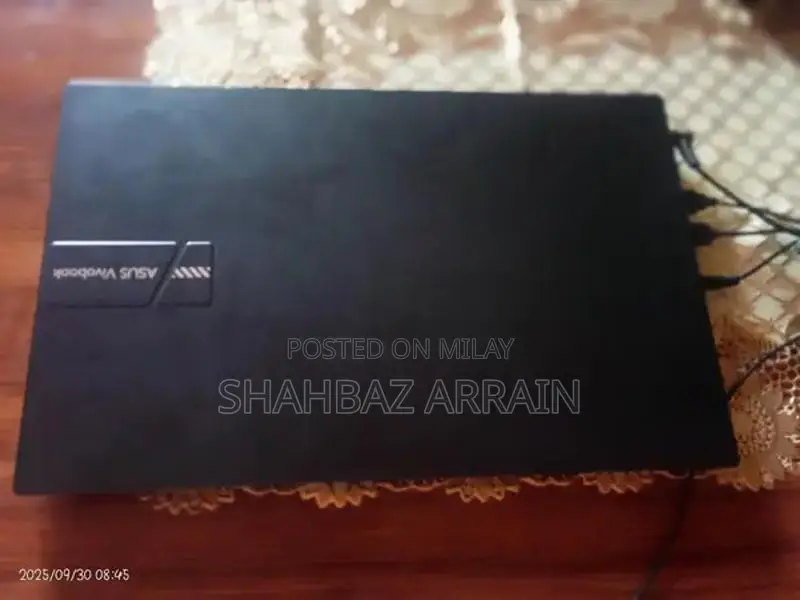 Asus VivoBook Laptop - Ultra-Portable Slim Design