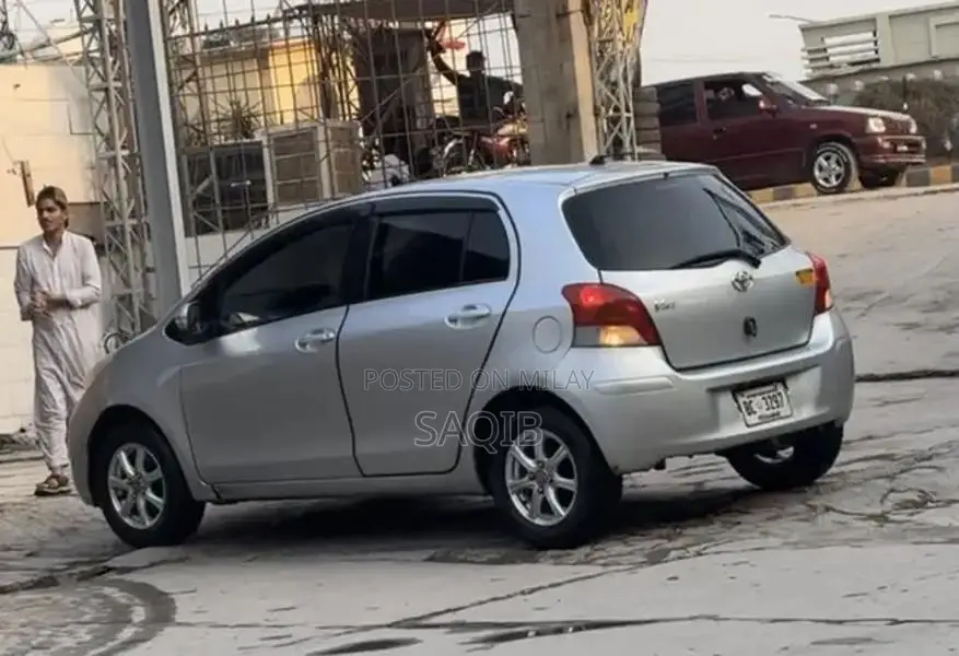 Toyota Vitz 2007 Compact City Car - Silver Hatchback