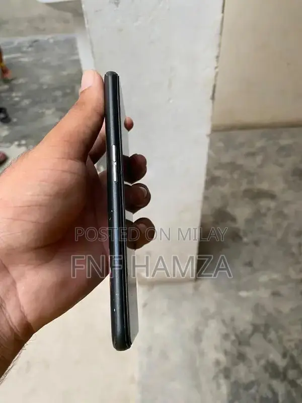 Oppo Reno 2F Smartphone with Pop-Up Camera and Large Storage