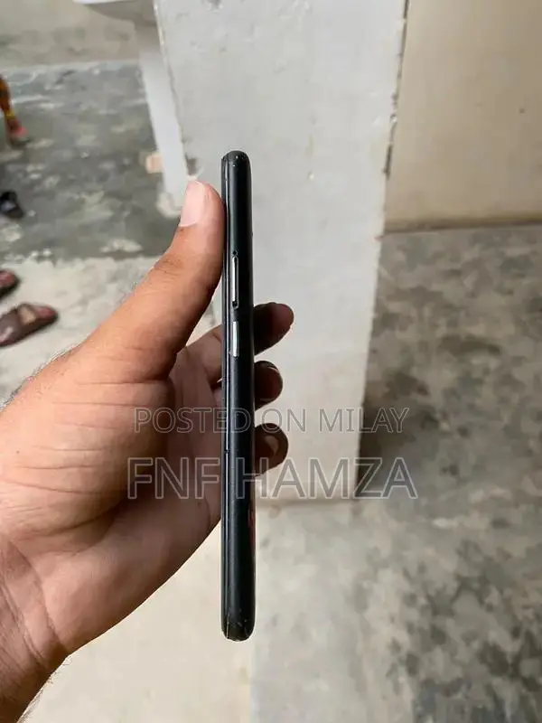 Oppo Reno 2F Smartphone with Pop-Up Camera and Large Storage