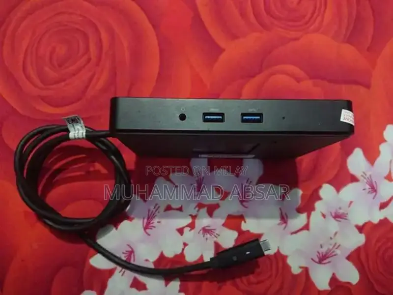 Dell WD15 USB-C Docking Station Multi-Monitor Adapter