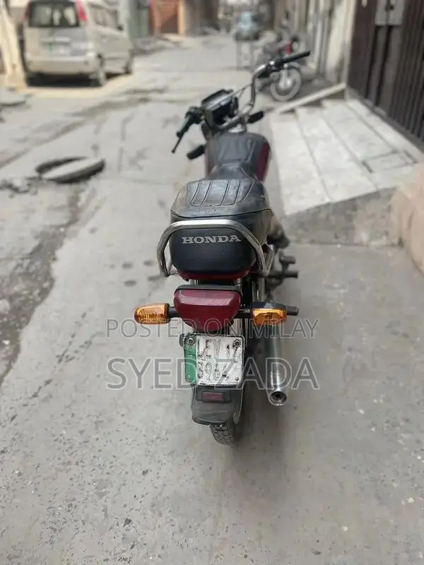 CD 70 Motorcycle 2017 Model Standard Edition