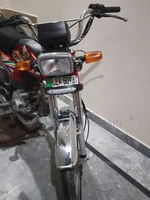 Honda CD 70 Motorcycle - Reliable Single Cylinder Commuter Bike