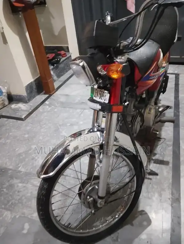 Honda CD 70 Motorcycle - Reliable Single Cylinder Commuter Bike